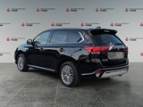 2022 Mitsubishi Outlander Plug-In Hybrid SE image 3