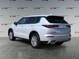 2022 Mitsubishi Outlander SE image 3