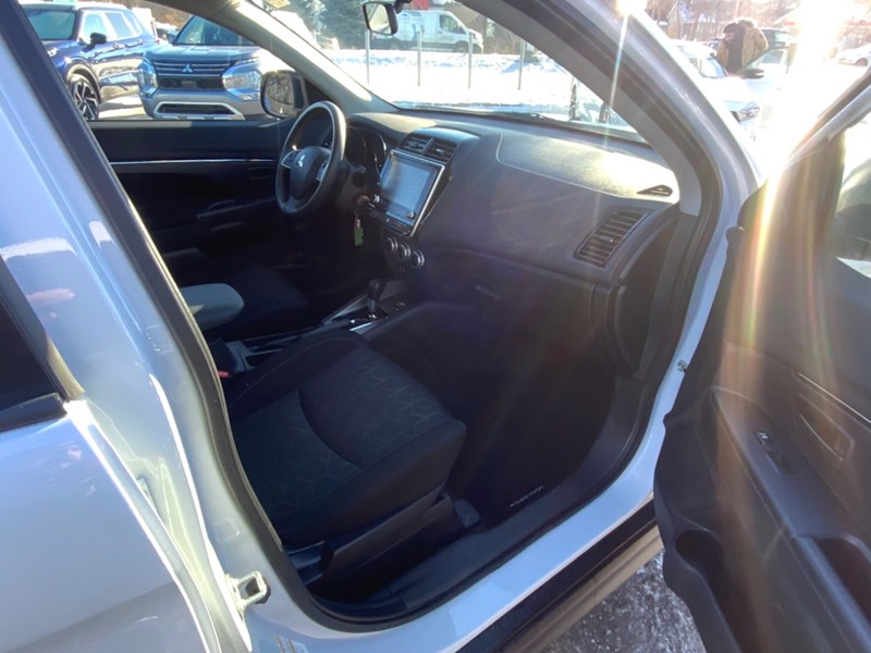 2022 Mitsubishi RVR ES AWC