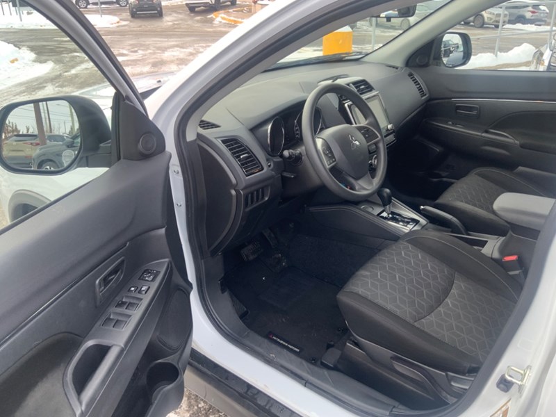 2023 Mitsubishi RVR ES FWD