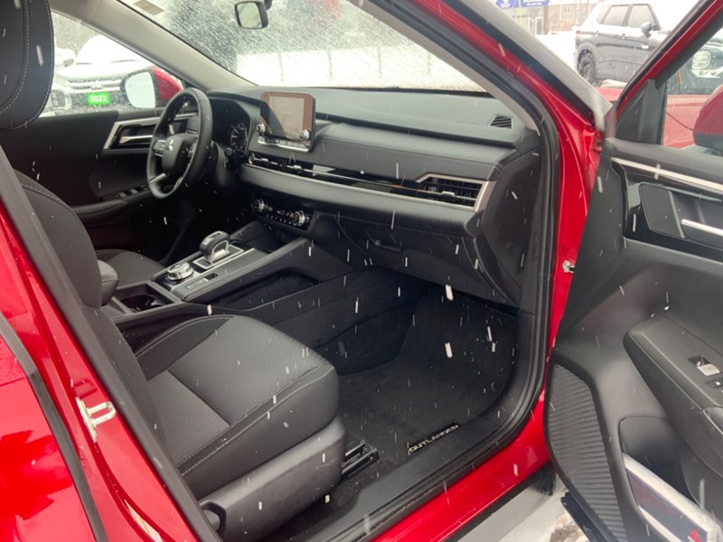 2024 Mitsubishi Outlander ES S-AWC