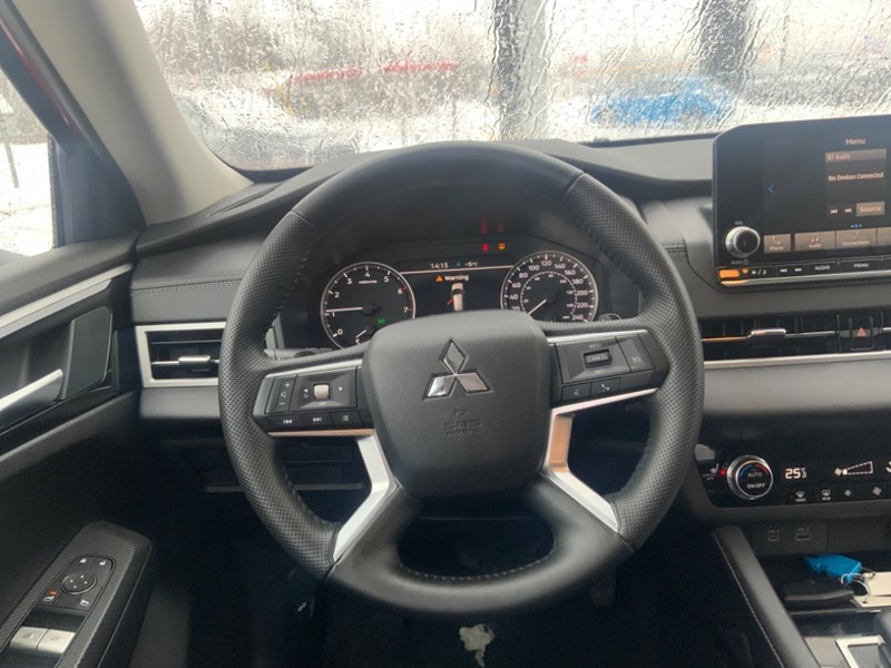2024 Mitsubishi Outlander ES S-AWC