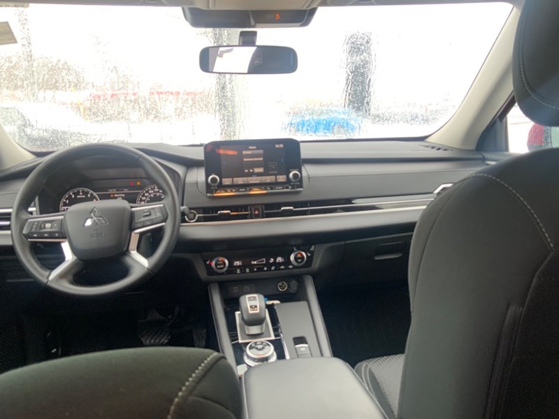 2024 Mitsubishi Outlander ES S-AWC