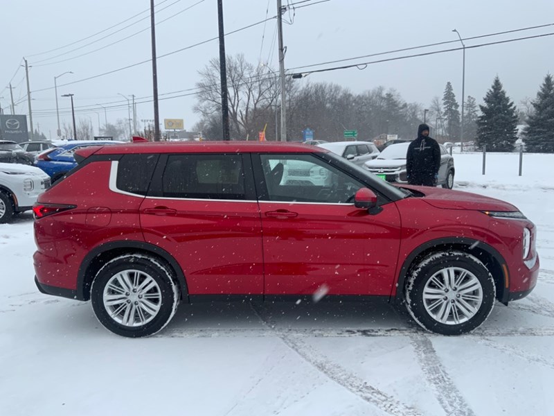 2024 Mitsubishi Outlander ES S-AWC