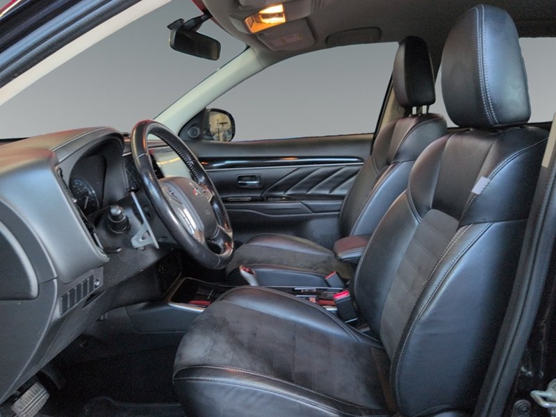2022 Mitsubishi Outlander Plug-In Hybrid SE S-AWC