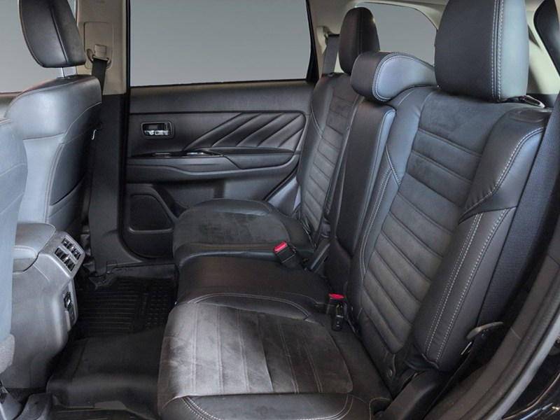 2022 Mitsubishi Outlander Plug-In Hybrid SE S-AWC